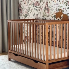 Drewniane łóżeczko dla dziecka