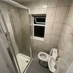 Ładny pokój dwuosobowy z prywatną łazienką przy Thornton Heath