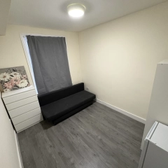 Ładny pokój dwuosobowy przy Thornton Heath