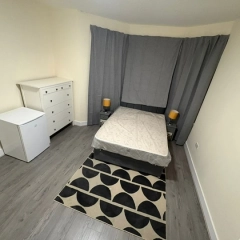  Bardzo duży pokój trójka z własną łazienką przy stacji Thornton Heath