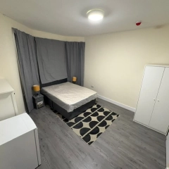  Bardzo duży pokój trójka z własną łazienką przy stacji Thornton Heath