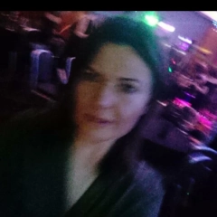 Dziewczyna szuka dziewczyny do zabaw erotycznych i do klubu nocnego